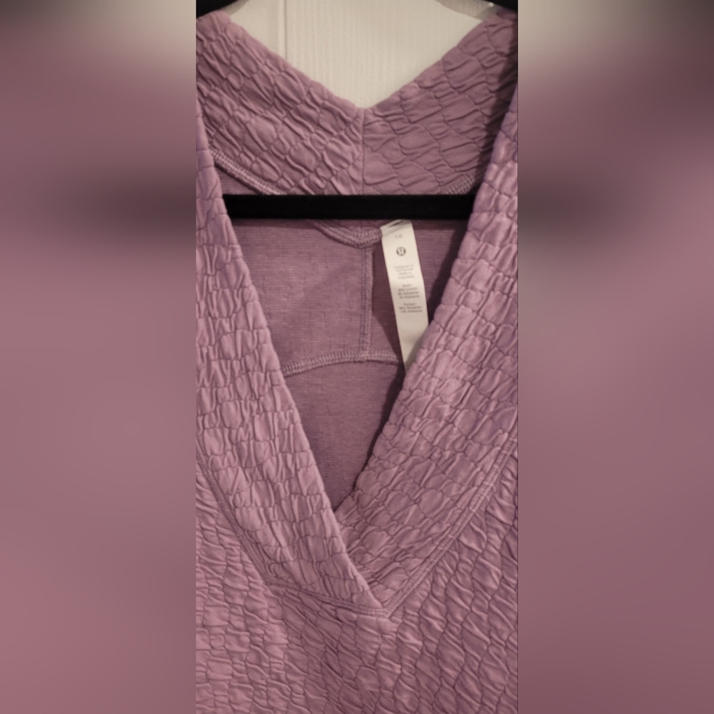 Lululemon Rippled Textured Women's Tunic Top. Wisteria. Size 10 - Picture 5 of 8